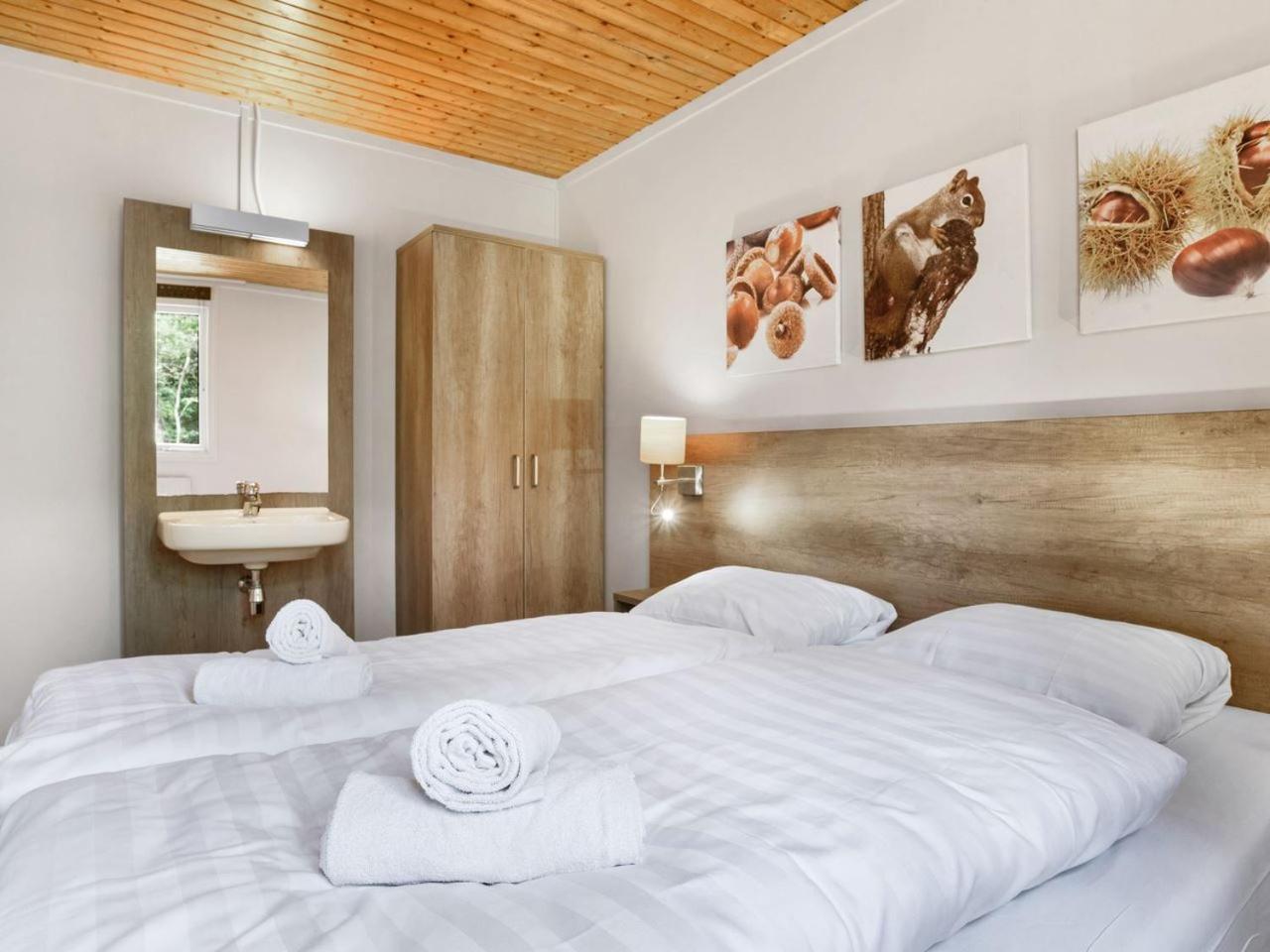 Luxury 4-Person Bungalow In The Holiday Park Landal Twenhaarsveld Holten Bilik gambar